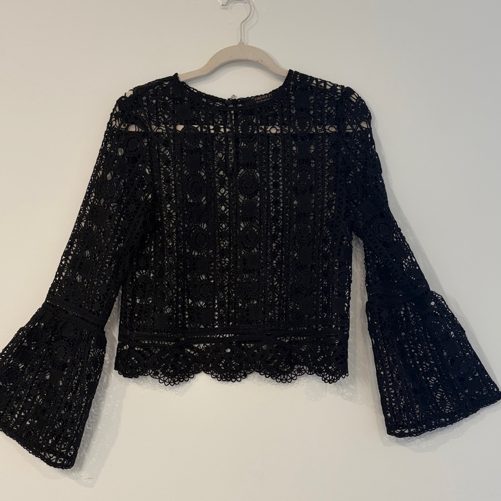 FOREVER 21 Black Lace Bell-Sleeve Women's Top